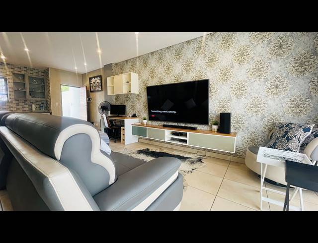 2 BEDROOM TOWNHOUSE FOR SALE IN HATFIELD